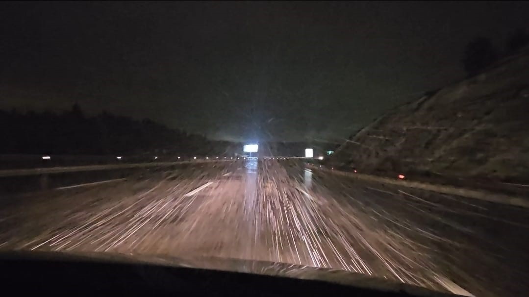 istanbulda gece saatlerinde yagmasi beklenen kar araliklarla etkisini gosterdi 0