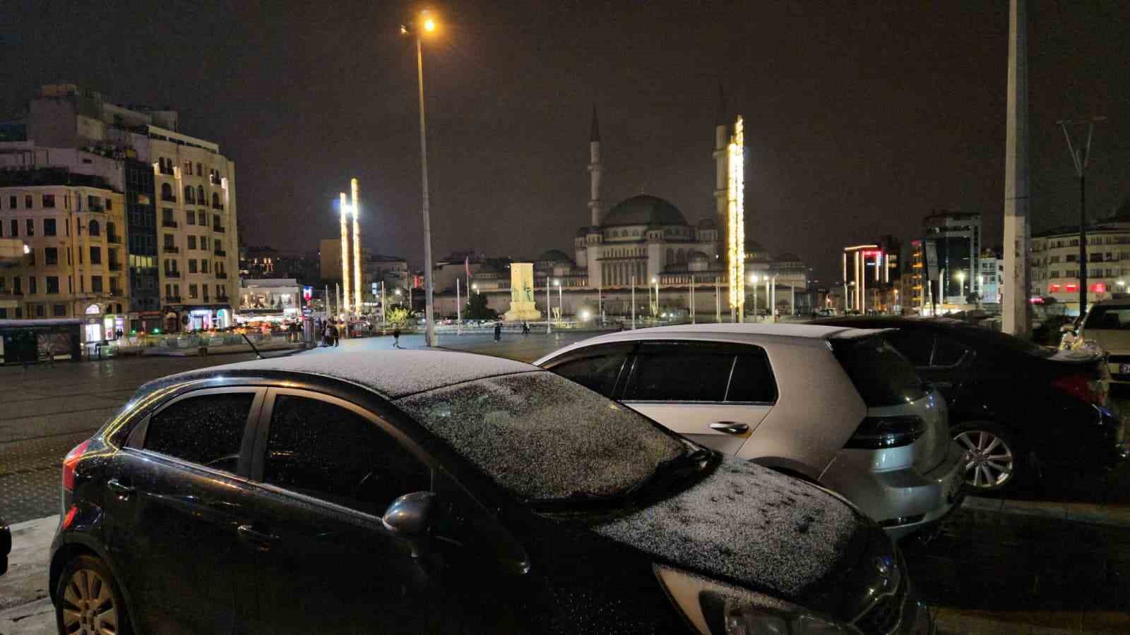 istanbulda gece saatlerinde yagmasi beklenen kar araliklarla etkisini gosterdi 5