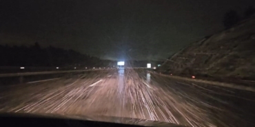 istanbulda-gece-saatlerinde-yagmasi-beklenen-kar-araliklarla-etkisini-gosterdi-nakAepB7.jpg
