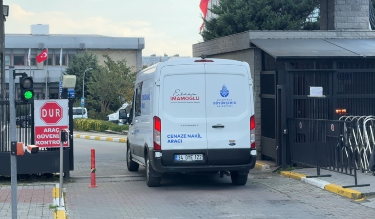 istanbulda-gida-zehirlenmesinde-olen-annenin-cenazesi-adli-tip-kurumuna-getirildi-qXqR7KHd.jpg