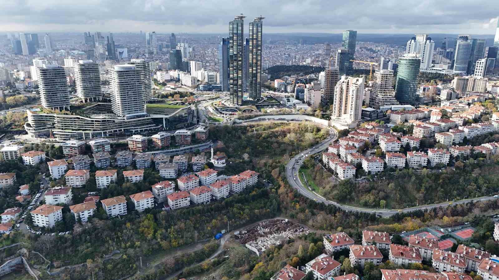 istanbulda gokdelenlerin golgesinde kacak moloz dokumu 2 ihBHWP55