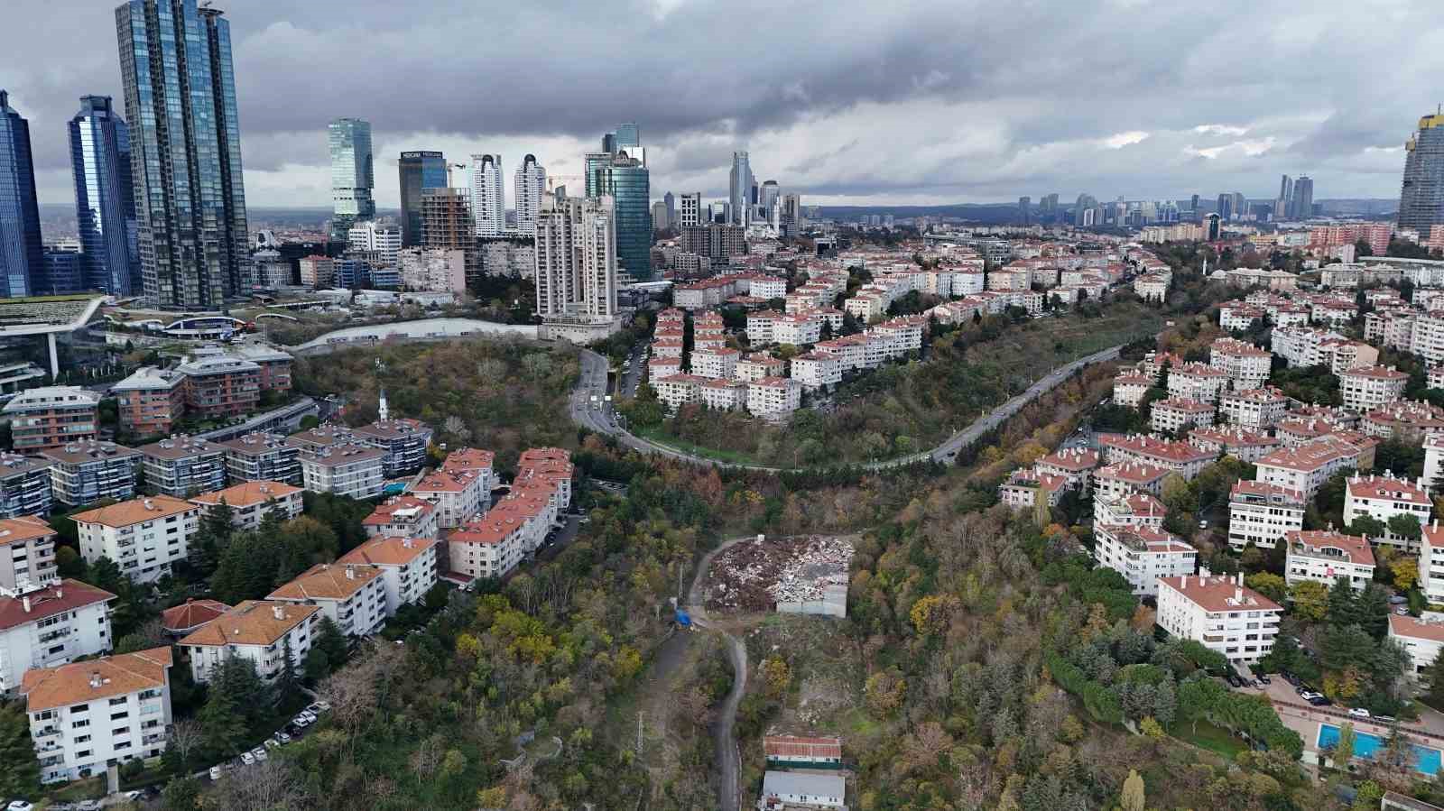 istanbulda gokdelenlerin golgesinde kacak moloz dokumu 6 8YBtL3zT