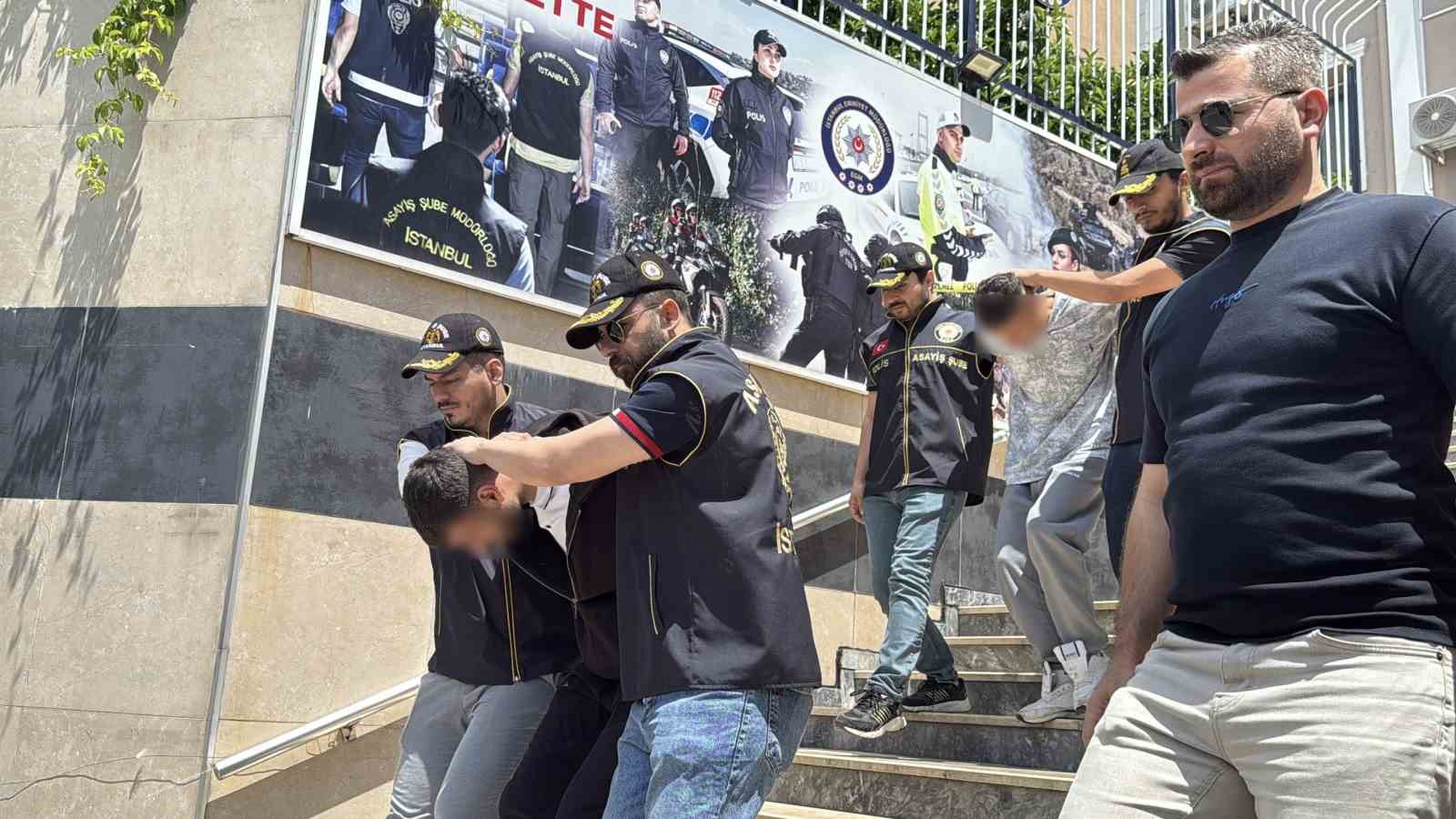 İstanbul’da haraç istedikleri iş yerlerini kurşunlayan ve tehditte bulunan 5 şüpheli adliyeye sevk edildi 5 istanbulda harac istedikleri is yerlerini kursunlayan ve tehditte bulunan 5 supheli adliyeye sevk edildi 2tnWLSwW