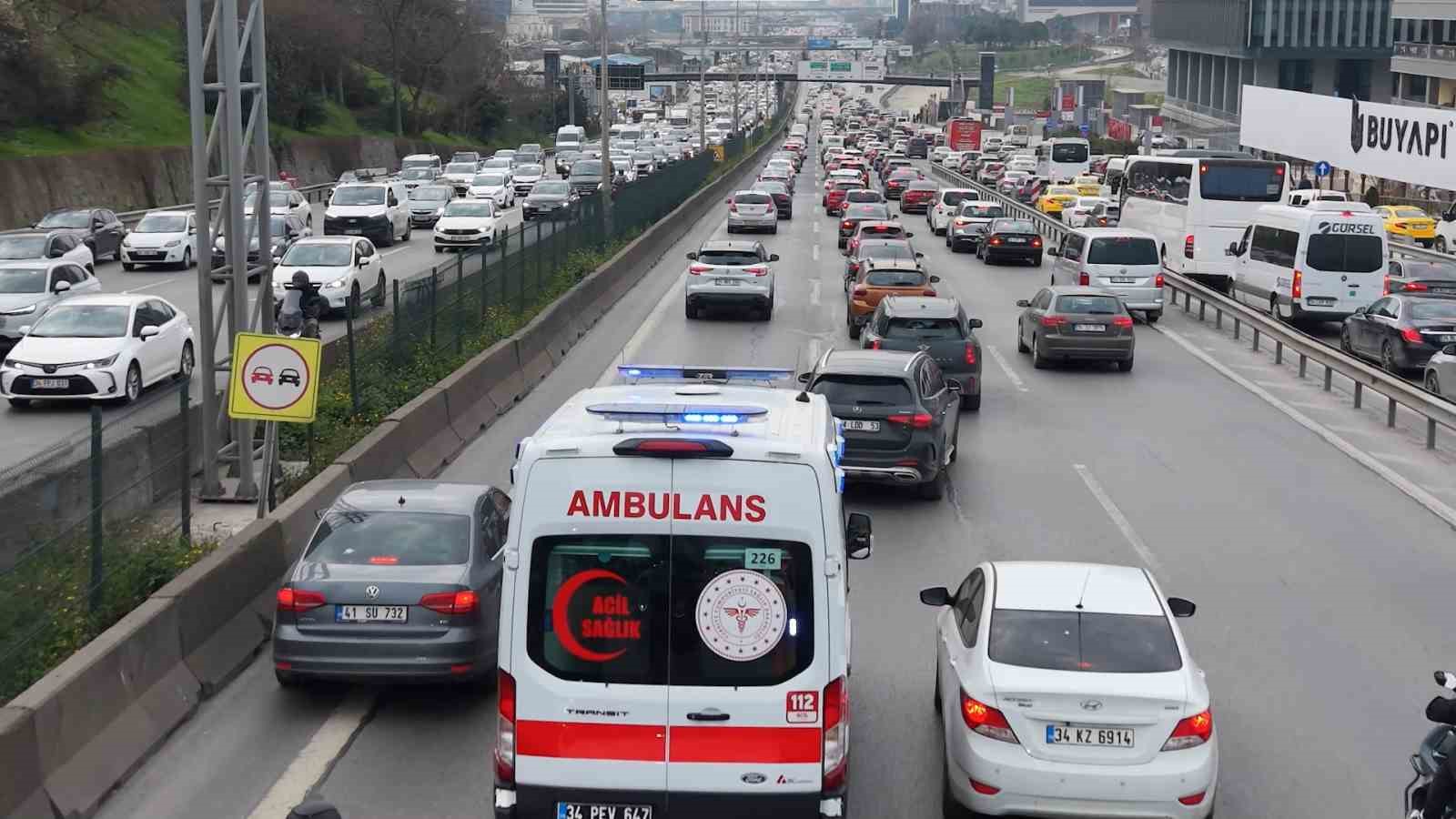 istanbulda hayat kurtaran kadin suruculer 0 YnJOZ81d