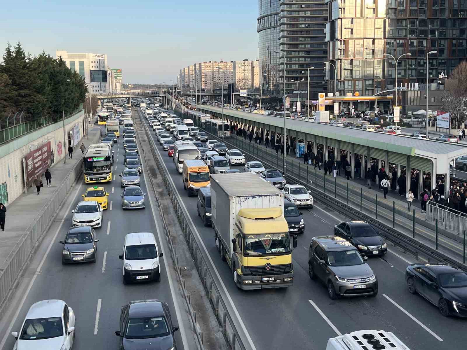 istanbulda iftar oncesi trafik yogunlugu yuzde 81e cikti 3 8NnC97s5