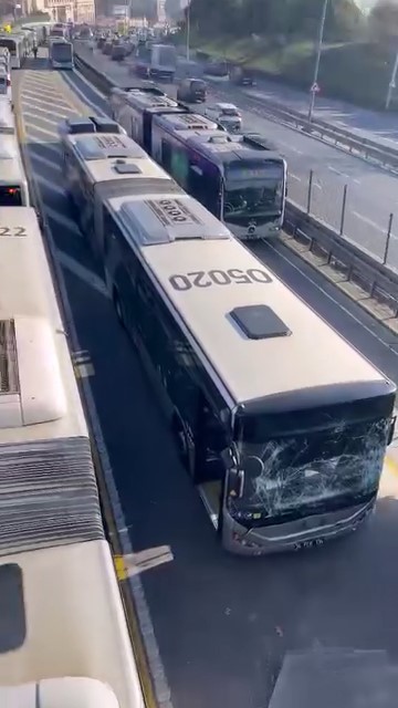 istanbulda iki metrobus carpisti 1 yarali 1
