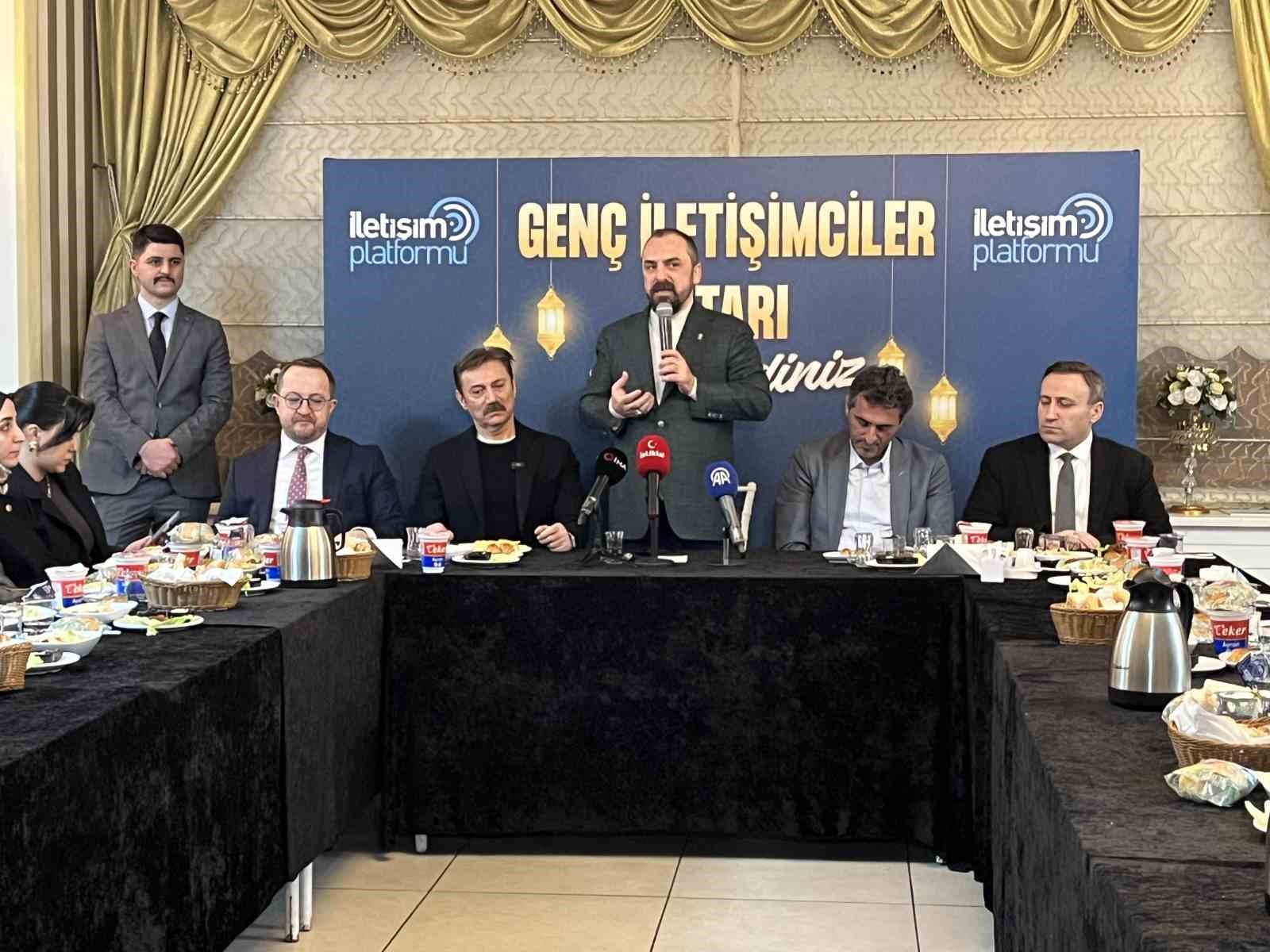 istanbulda iletisim fakultesi ogrencileri ak partinin duzenledigi iftarda bulustu 1 tN2BTOF8