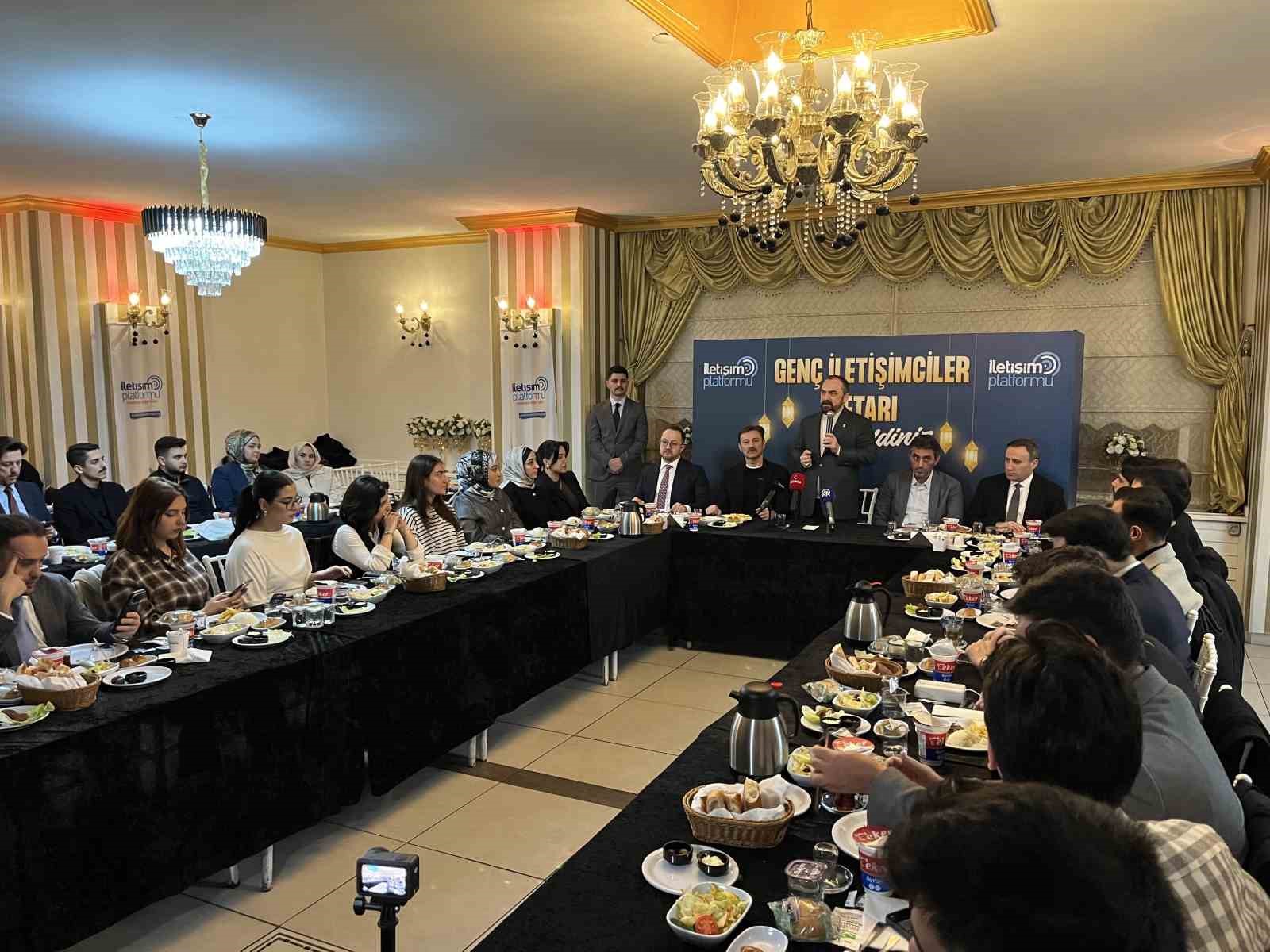 istanbulda iletisim fakultesi ogrencileri ak partinin duzenledigi iftarda bulustu 3 lzucnbe3