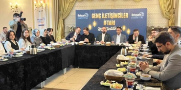 istanbulda-iletisim-fakultesi-ogrencileri-ak-partinin-duzenledigi-iftarda-bulustu-XqJvPNsA.jpg