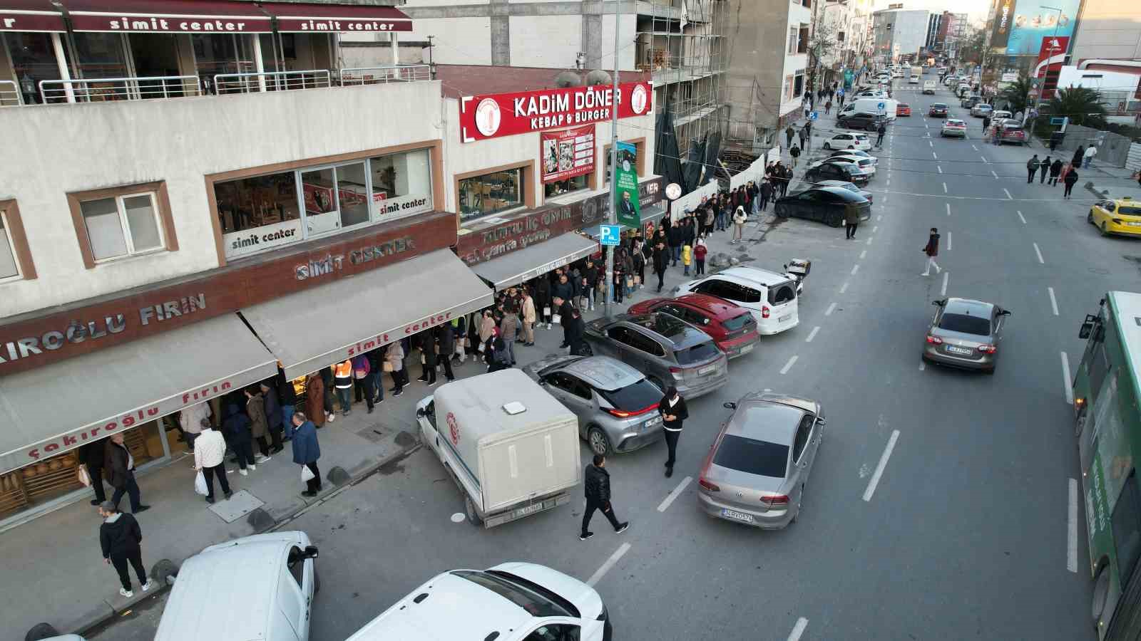 istanbulda ilk iftarda pide kuyrugu havadan goruntulendi 1 ItEFNAGL