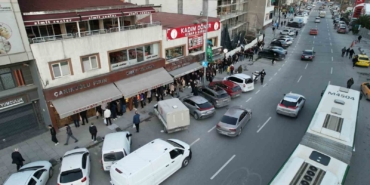 istanbulda-ilk-iftarda-pide-kuyrugu-havadan-goruntulendi-Xu3E6gSa.jpg