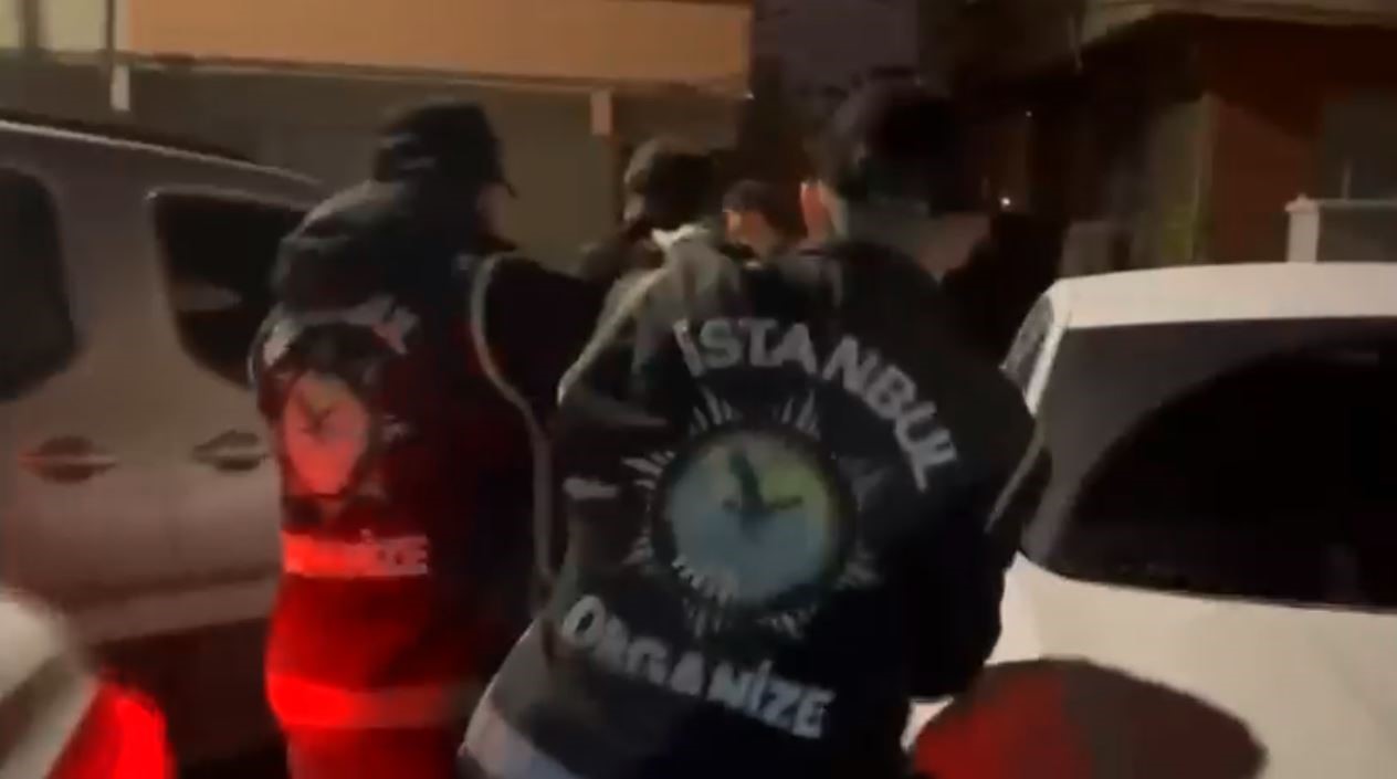 İstanbul’da iş yerlerini silahla ateş açan 7 şüpheli yakalandı 6 istanbulda is yerlerini silahla ates acan 7 supheli yakalandi 2 A2MDude9