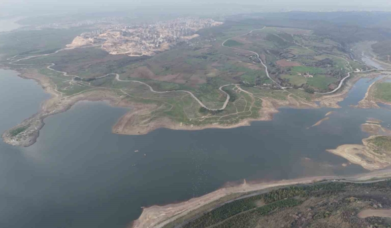 istanbulda-isi-adalari-yagislari-engelliyor-barajlar-alarm-veriyor-6pDRWGDr.jpg