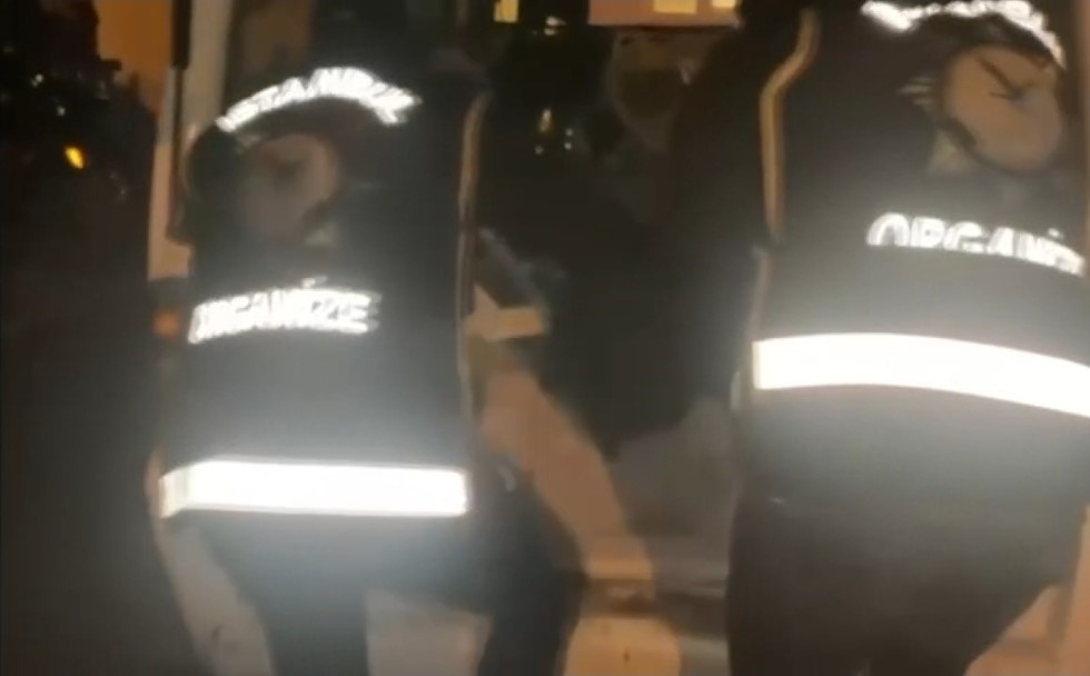 istanbulda kacak silah operasyonu 2 av tufegi ve 122 tabanca ele gecirildi 1 ELfWsNwj