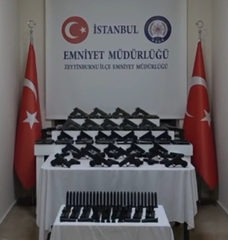 istanbulda kacak silah operasyonu 91 tabanca ele gecirildi 0 hplHSfPX