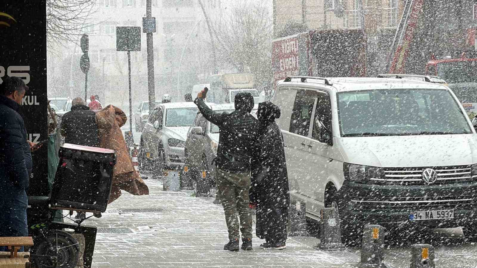 istanbulda kar yagisi etkili oluyor 2 AigE2XzI