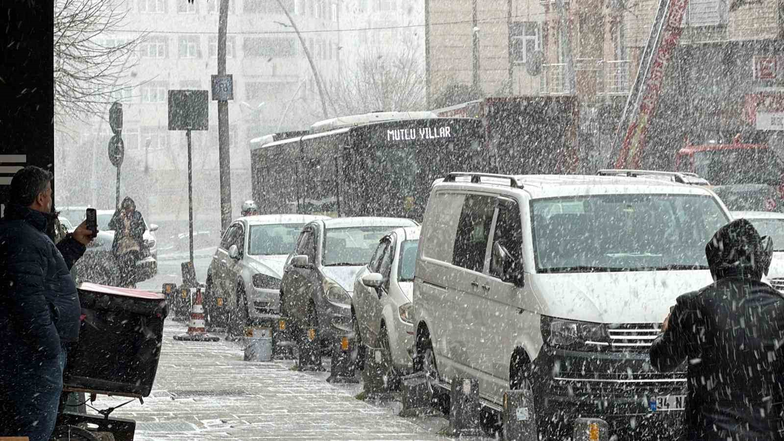 istanbulda kar yagisi etkili oluyor 3 7KacURCB