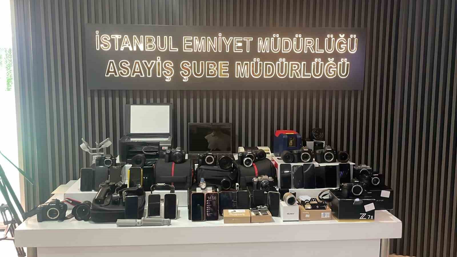 istanbulda kargo dolandiriciligi sebekesine operasyon 3u kadin 10 supheli supheli adliyeye sevk edildi 1 vlY31GHb