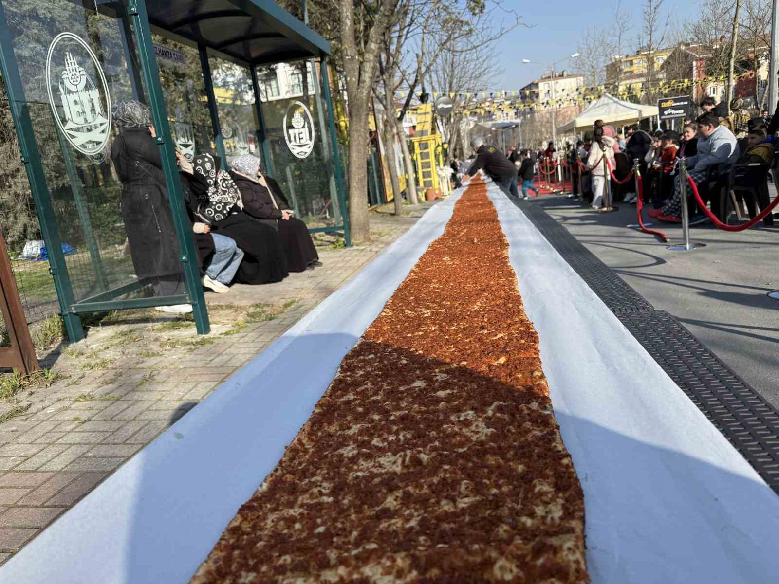 istanbulda lahmacun rekoru 63 metrelik dev lahmacun guinnesse girdi 2 z5h1jylW