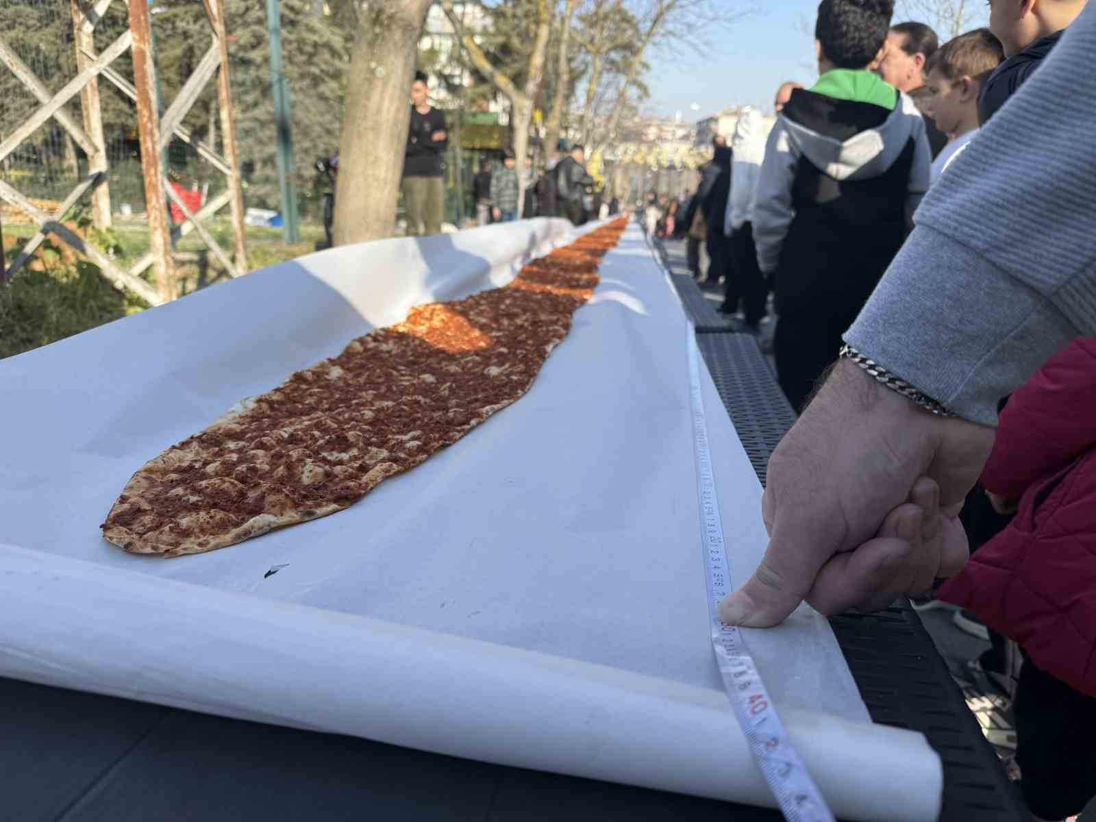 istanbulda lahmacun rekoru 63 metrelik dev lahmacun guinnesse girdi 6 BjRR3jdQ