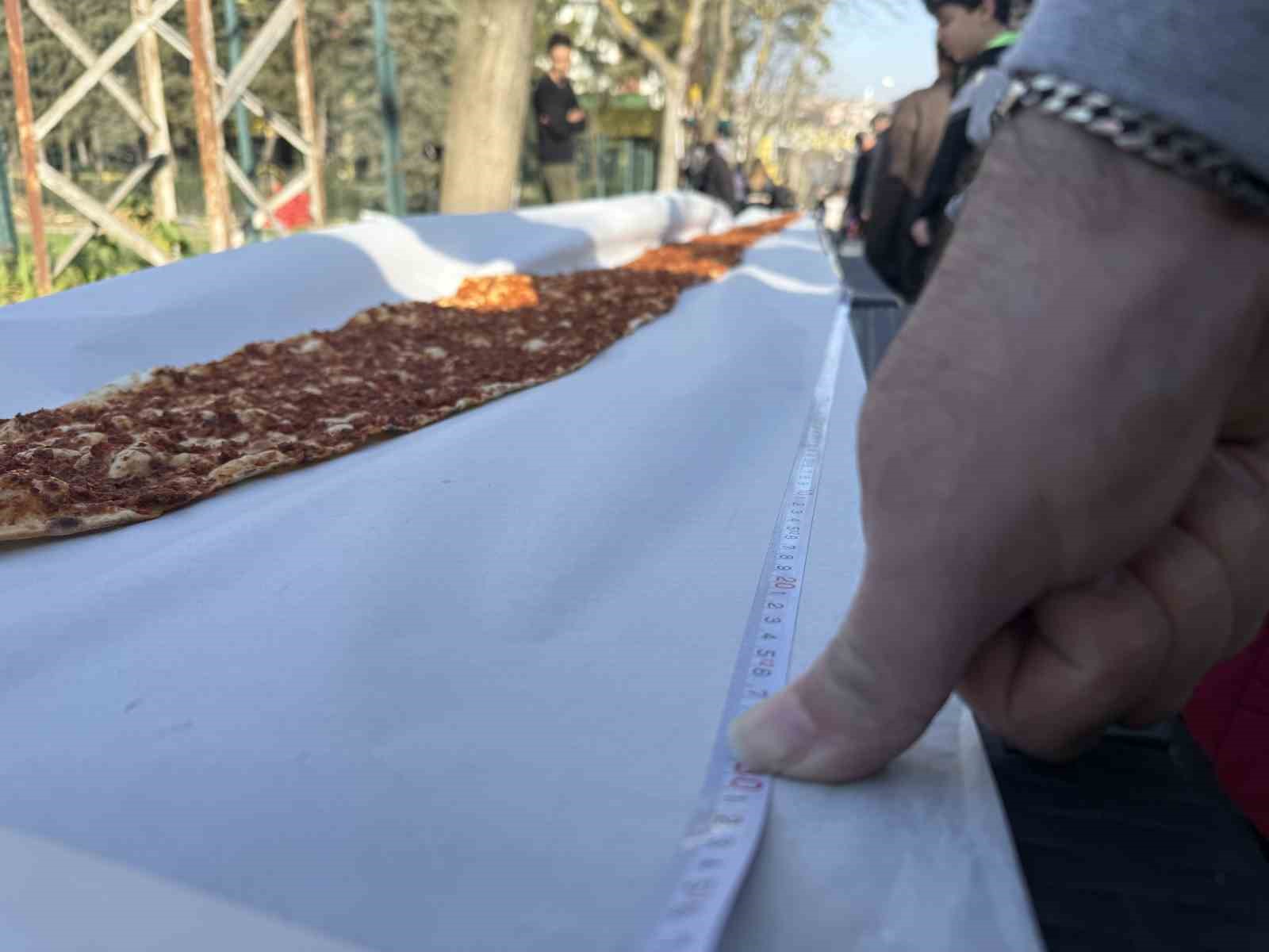istanbulda lahmacun rekoru 63 metrelik dev lahmacun guinnesse girdi 8 ZSZZQkWm