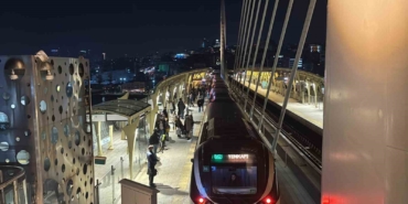 istanbulda-metro-arizasi-seferler-aksadi-duraklarda-yogunluk-olustu-cL7XcirL.jpg