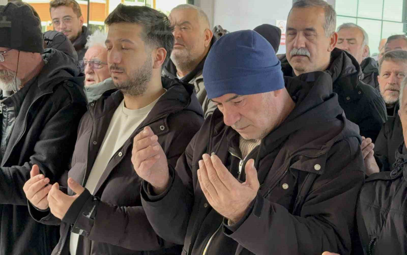 İstanbul’da metronun çarptığı üniversite öğrencisi Samsun’da toprağa verildi 7 istanbulda metronun carptigi universite ogrencisi samsunda topraga verildi 3 5B7FnnWh