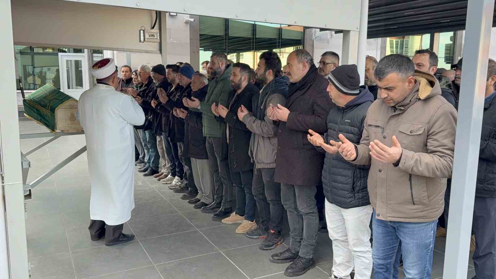 İstanbul’da metronun çarptığı üniversite öğrencisi Samsun’da toprağa verildi 8 istanbulda metronun carptigi universite ogrencisi samsunda topraga verildi 4 8eG4zLcW