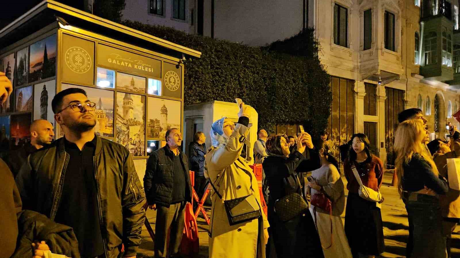 istanbulda ogretmenler gunu galata kulesine yansitilan gorsellerle kutlandi 3 l96fHFIz