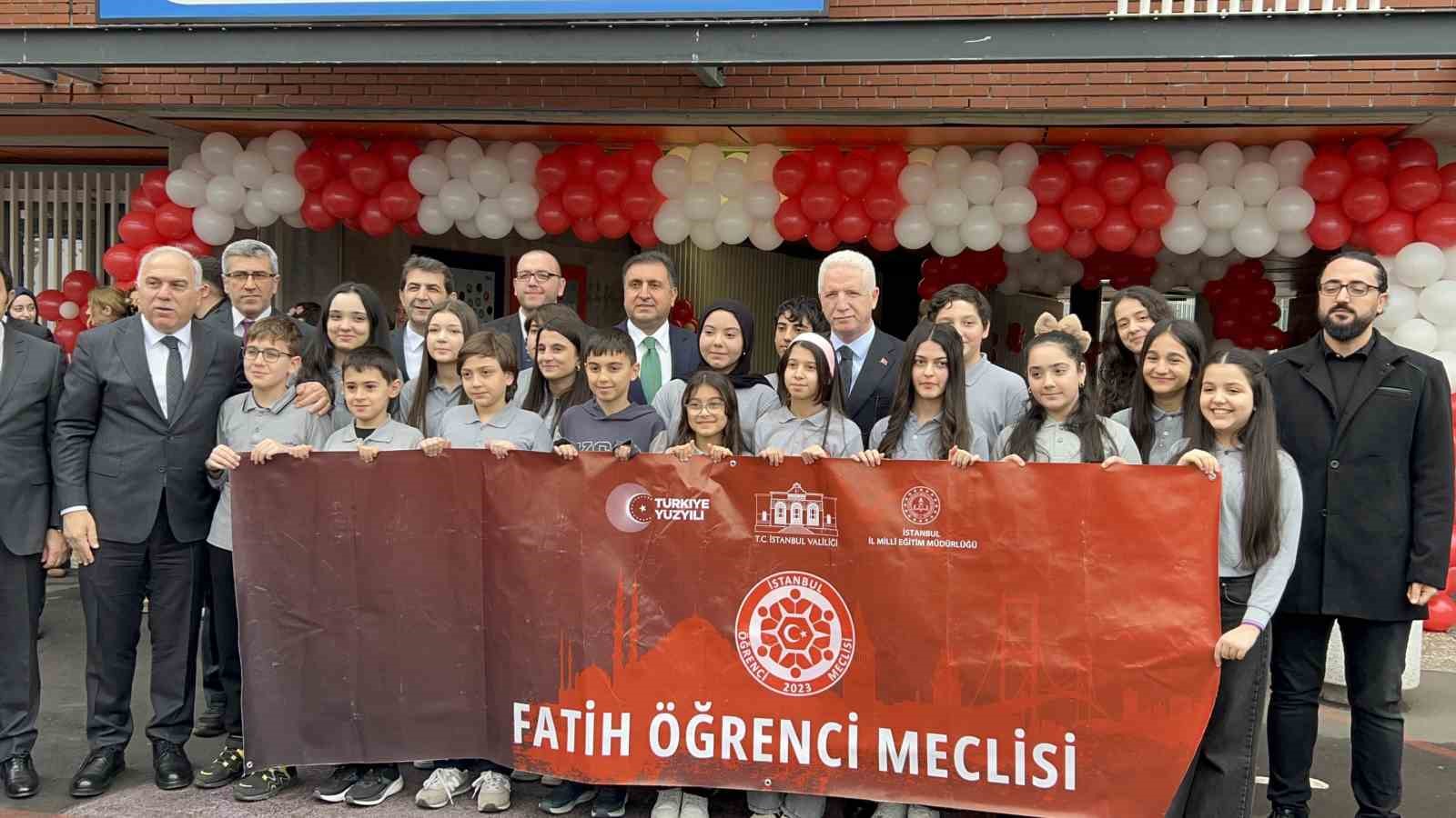 istanbulda okullarda karne heyecani yasandi 0 Si5bsPT7