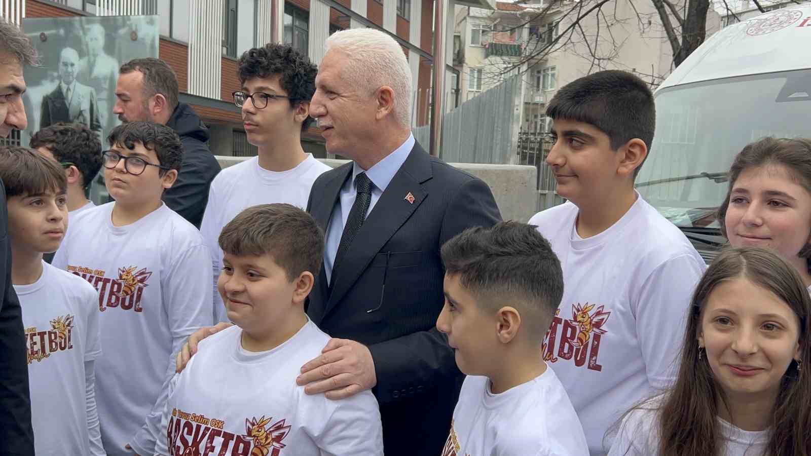 istanbulda okullarda karne heyecani yasandi 4 RWGusfXm