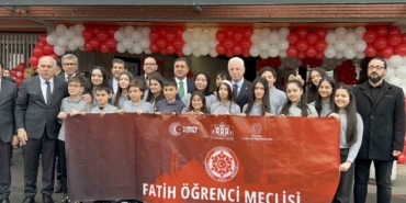 istanbulda-okullarda-karne-heyecani-yasandi-Z1aad7G8.jpg