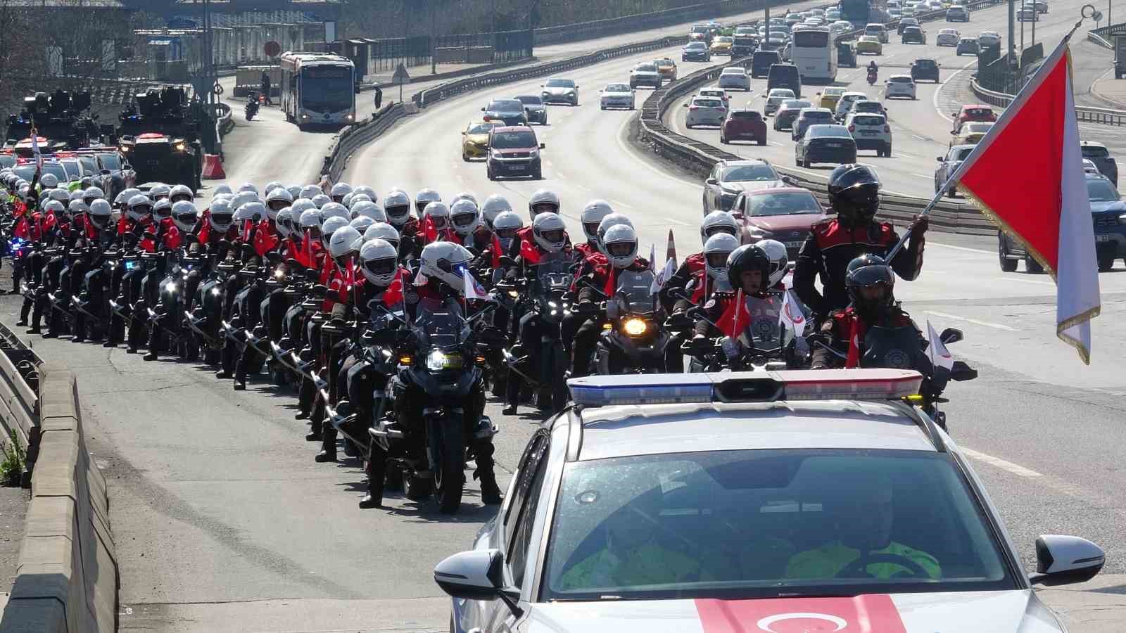 İstanbul’da Polis Haftası coşkusu: 15 Temmuz Şehitler Köprüsü’nden Sultanahmet’e görkemli kortej 8 istanbulda polis haftasi coskusu 15 temmuz sehitler koprusunden sultanahmete gorkemli kortej 4 aAjcIk3a