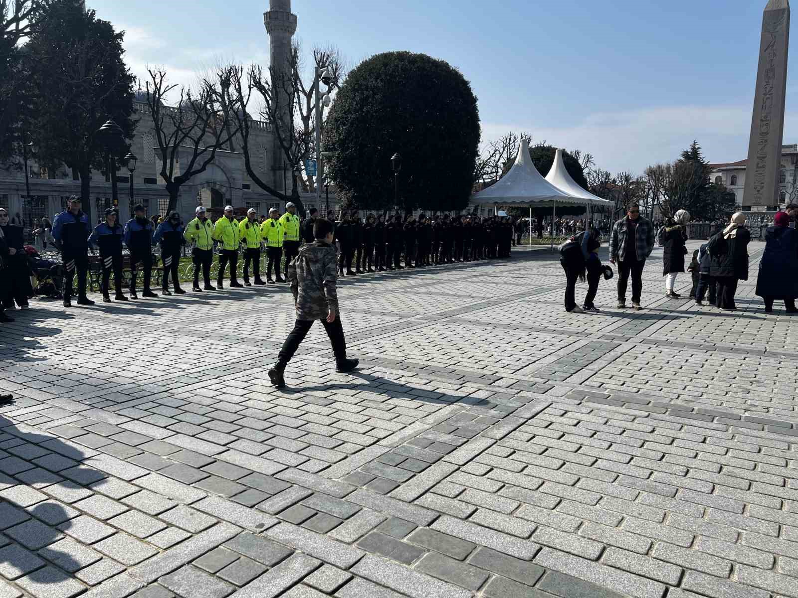 istanbulda polis haftasi kortejine yogun ilgi 1