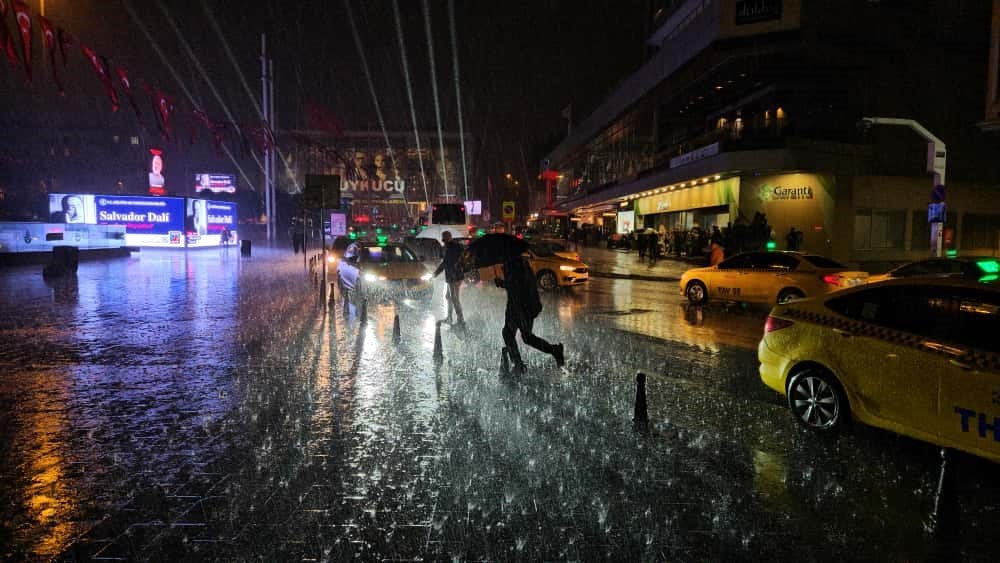 istanbulda saganak yagis basladi 2 PKARdIKb