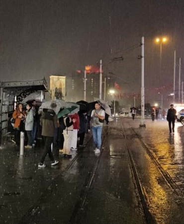 istanbulda-saganak-yagis-basladi-PPwvQzhO.jpg
