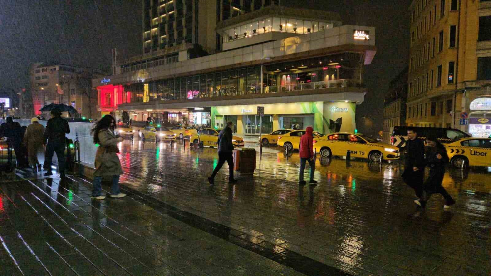 istanbulda saganak yagis etkili oluyor 1 Up9glv1L