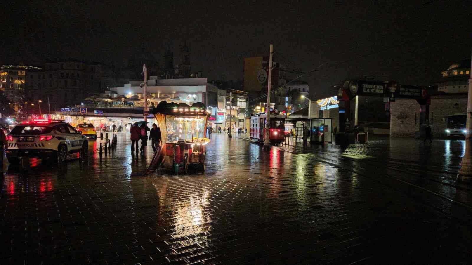 istanbulda saganak yagis etkili oluyor 3 bVbzEPAW