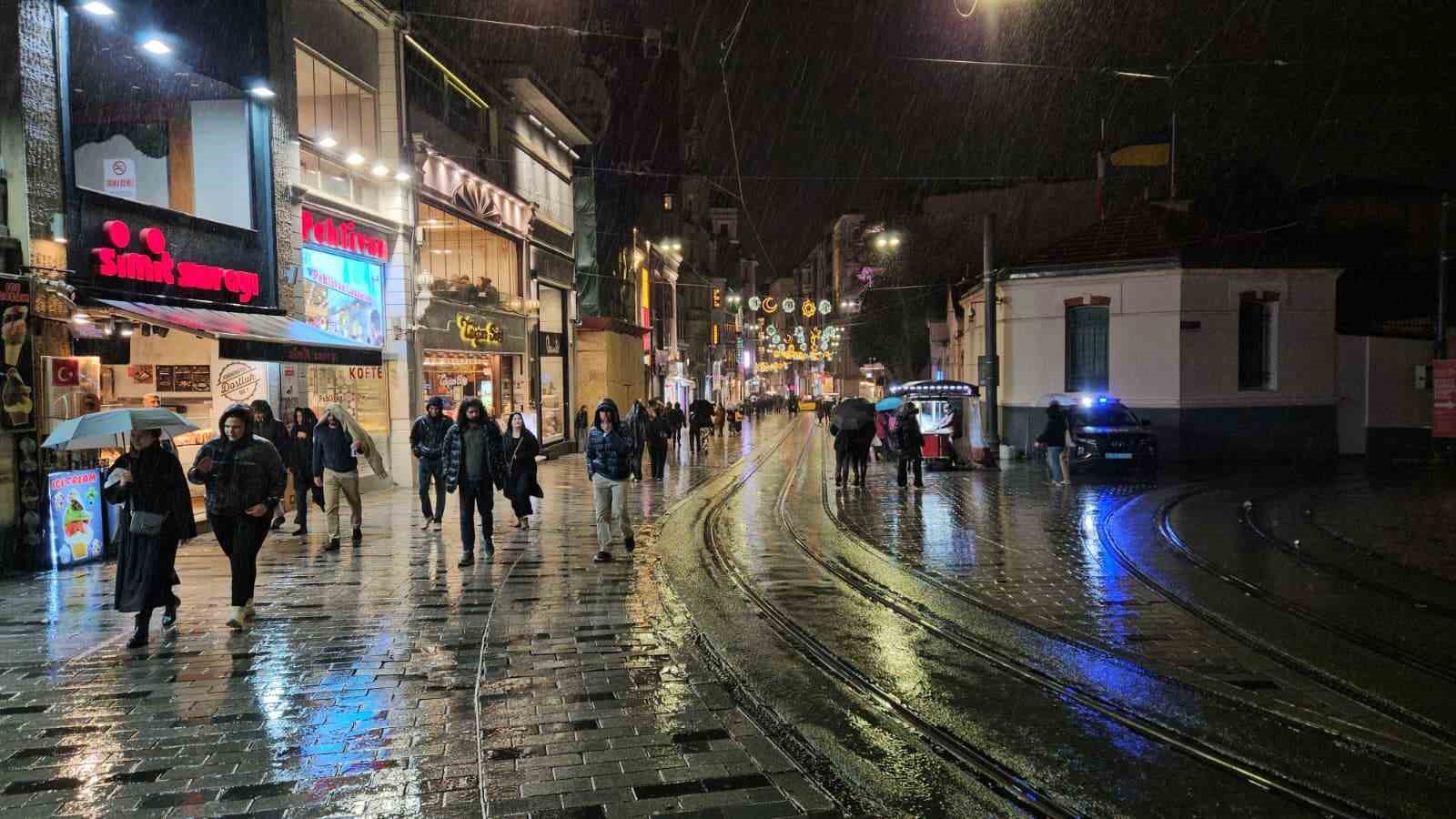 istanbulda saganak yagis etkili oluyor 4 7RUJy6v6