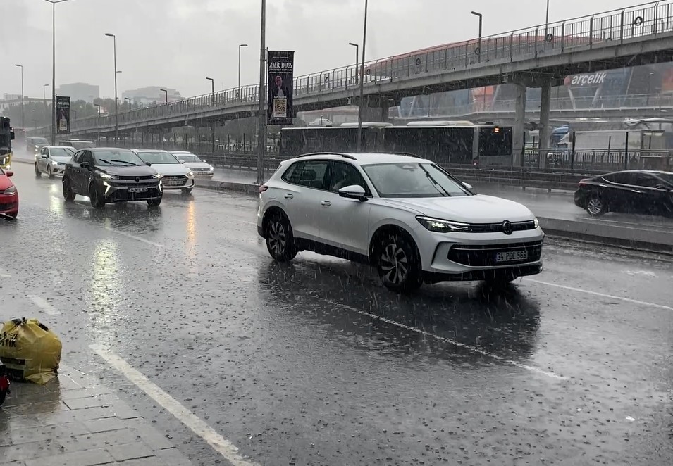İstanbul’da sağarak yağmur etkisini sürdürüyor 4 istanbulda sagarak yagmur etkisini surduruyor 0