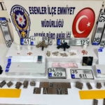 istanbulda-sahte-plaka-basimi-yapilan-adrese-operasyon-yapildi-4-gozalti-xsfGcjlt.jpg