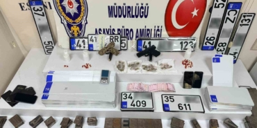 istanbulda-sahte-plaka-basimi-yapilan-adrese-operasyon-yapildi-4-gozalti-xsfGcjlt.jpg