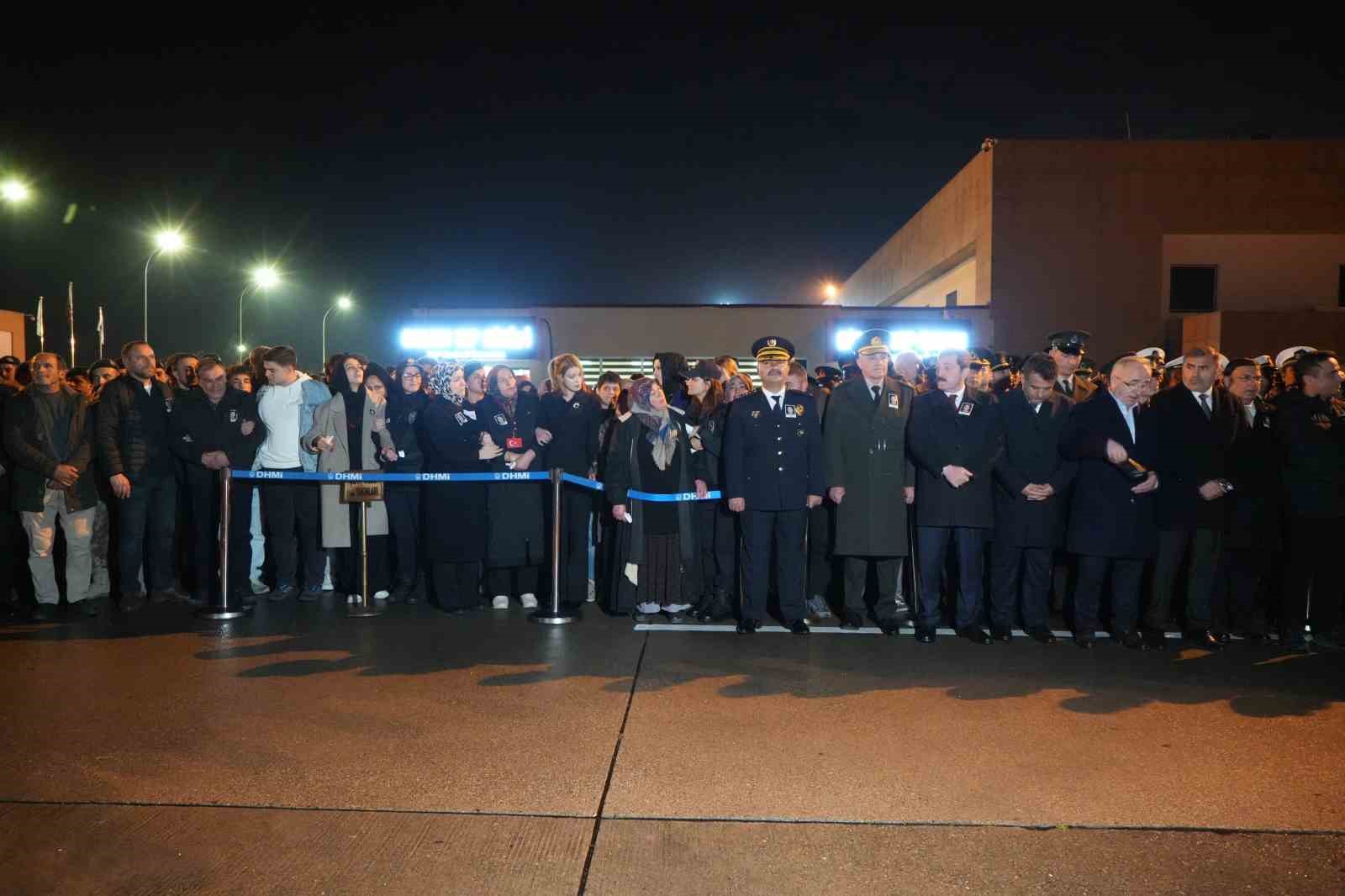 istanbulda sehit dusen polis memurunun naasi samsuna getirildi 6 ca8RVghF