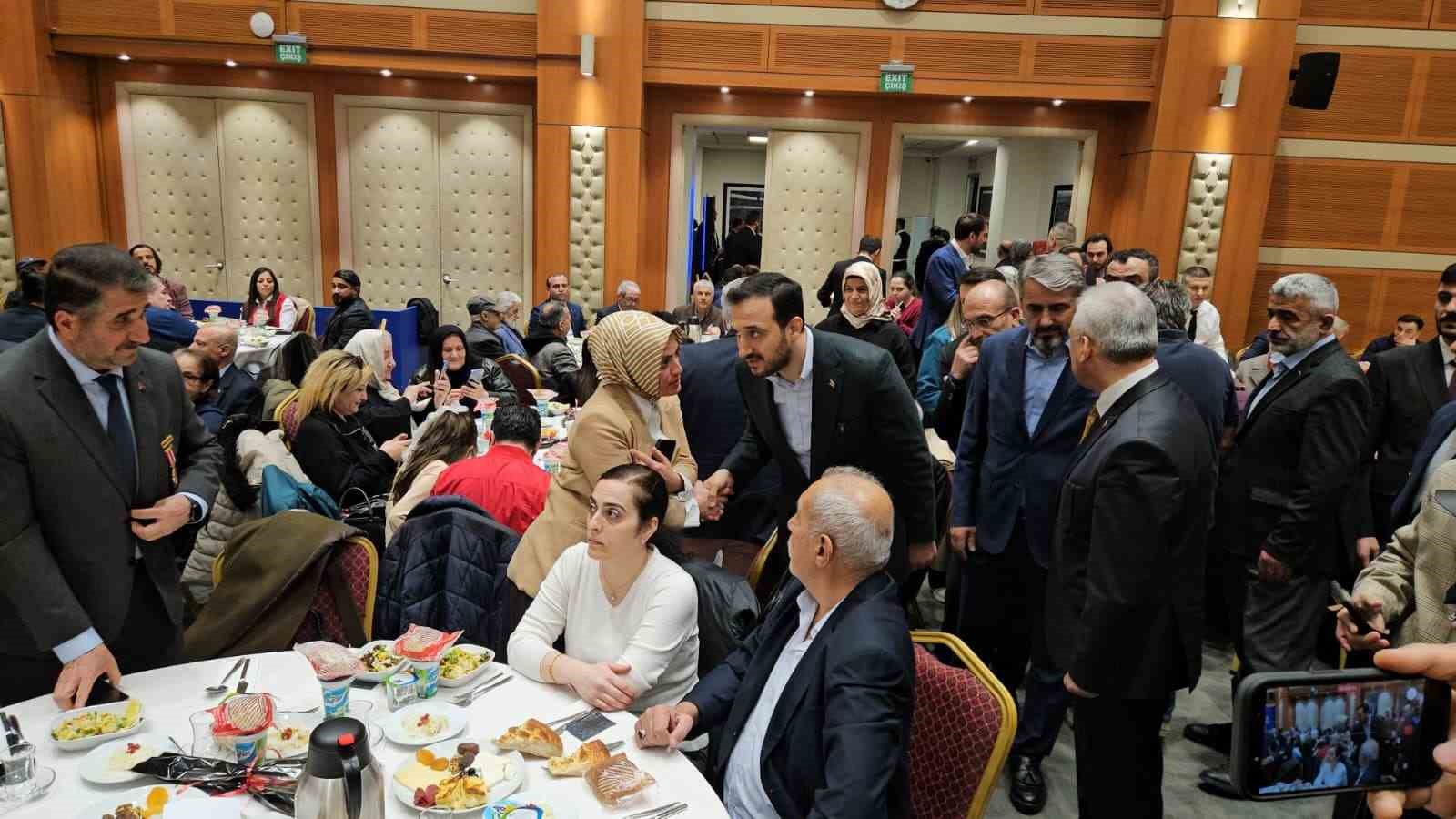 istanbulda sehit yakinlari ve gaziler iftarda bulustu 2 y8nhYtPG