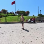 istanbulda-sicak-hava-bunaltti-kimisi-denizde-serinledi-kimisi-golgelik-alanda-dinlendi-GAJXFihx.jpg