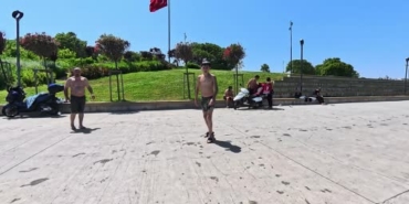 istanbulda-sicak-hava-bunaltti-kimisi-denizde-serinledi-kimisi-golgelik-alanda-dinlendi-GAJXFihx.jpg