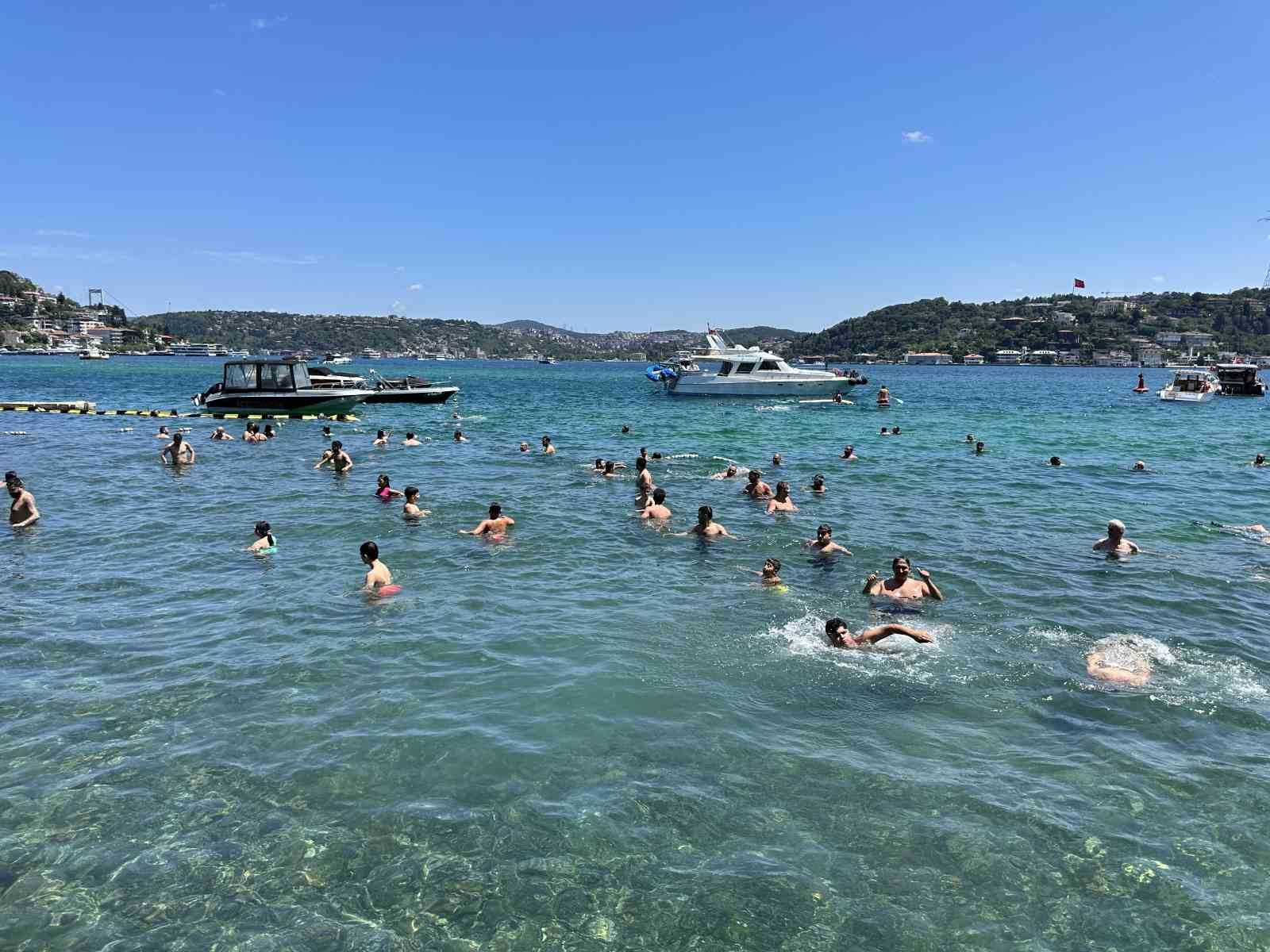 İstanbul’da sıcak hava bunalttı: Vatandaşlar kendini boğazın serin sularına bıraktı 4 istanbulda sicak hava bunaltti vatandaslar kendini bogazin serin sularina birakti 0 4wN7Eas6