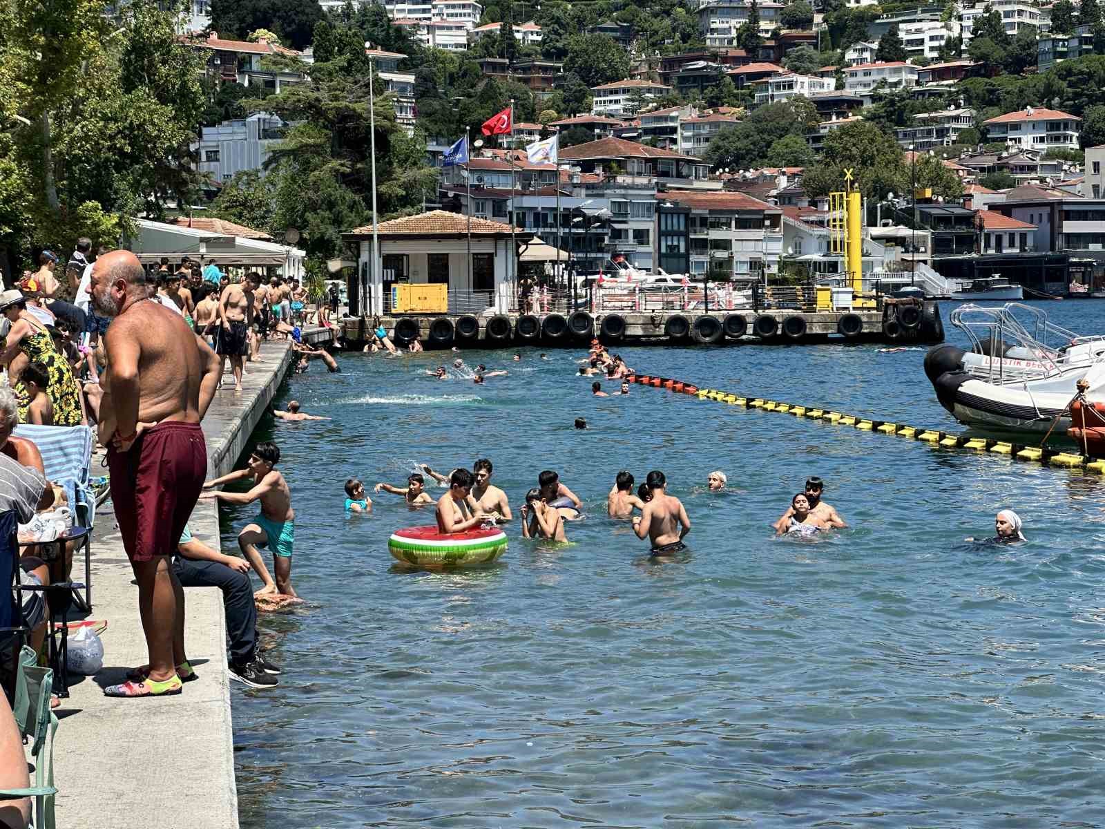 İstanbul’da sıcak hava bunalttı: Vatandaşlar kendini boğazın serin sularına bıraktı 5 istanbulda sicak hava bunaltti vatandaslar kendini bogazin serin sularina birakti 1 RuTiiKrh