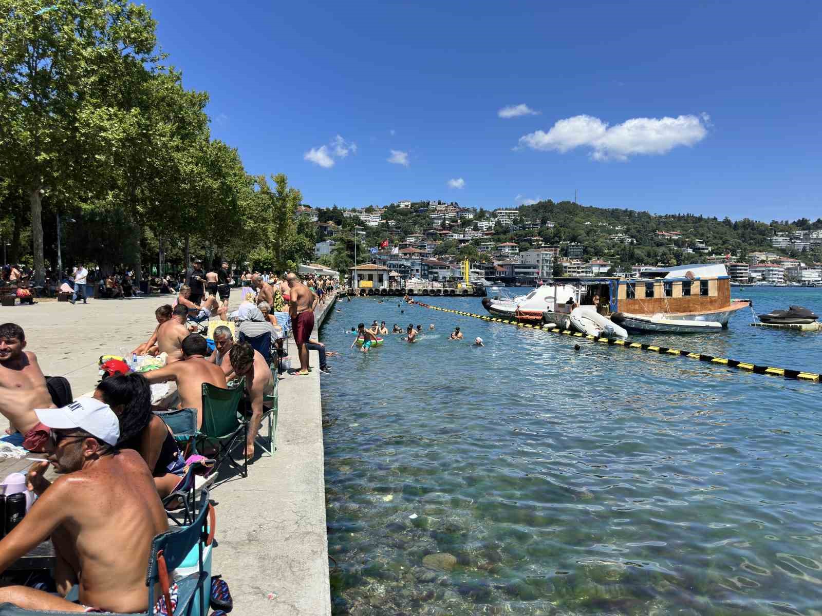 İstanbul’da sıcak hava bunalttı: Vatandaşlar kendini boğazın serin sularına bıraktı 6 istanbulda sicak hava bunaltti vatandaslar kendini bogazin serin sularina birakti 2 CLgrKFVd