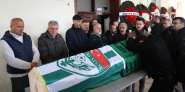 istanbulda-silahli-saldirida-olen-genc-futbolcu-son-yolculuguna-ugurlandi-kqQ6BMm9.jpg